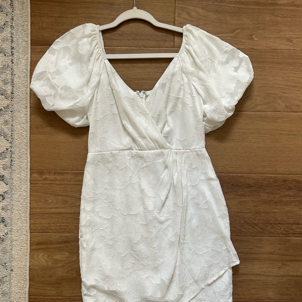 Elegant White Puff Sleeve Dress